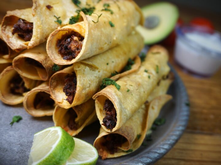 https://wayfindersgalley.com/wp-content/uploads/2022/05/Turkey-Leg-Taquitos-3-720x540.jpg